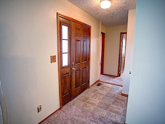 4th image of 574 Wisconsin Dr