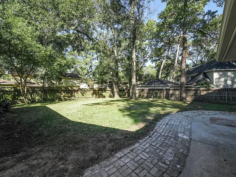 7818 Beaufort Dr — Photo 24