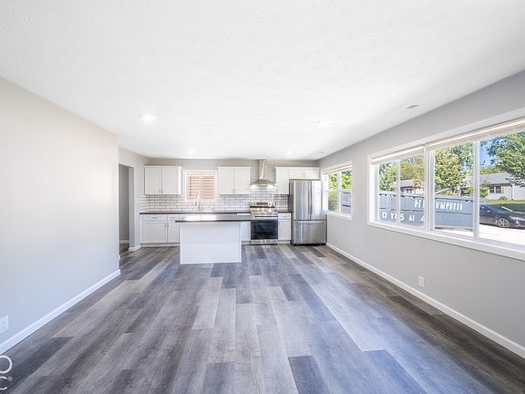 5th image of 2808 Sangster Ave