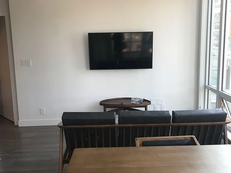 1283 Howe St #810 — Photo 1