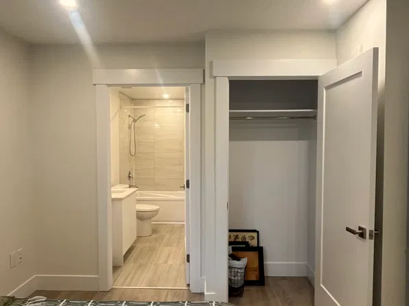 1474 Brenton St #208, Halifax, NS B3J 2K7