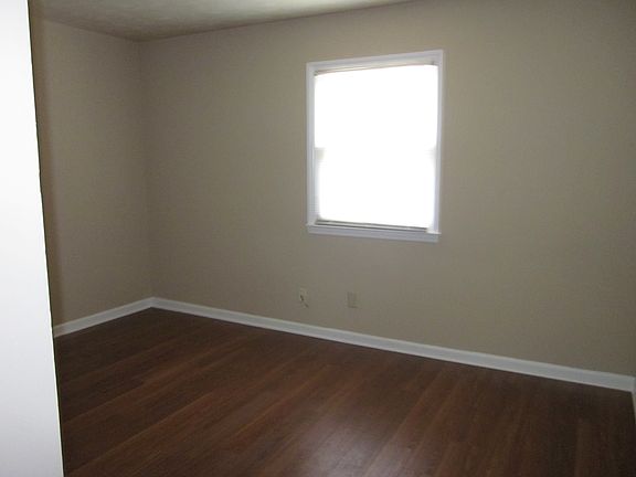 5th image of 3720 Camelot Dr APT 3