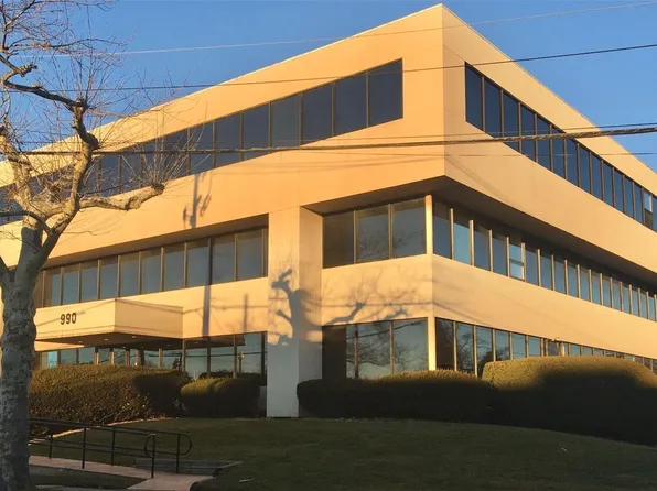 990 Westbury Rd Floor 3, Westbury, NY 11590