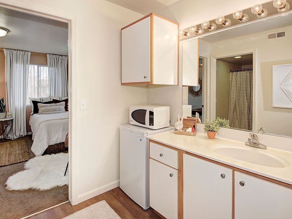 2nd image of 1500 Shasta Dr #157B