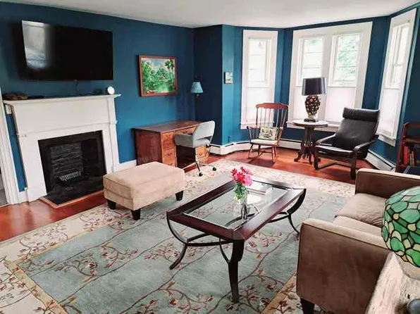 72 Grove St #202, Brattleboro, VT 05301