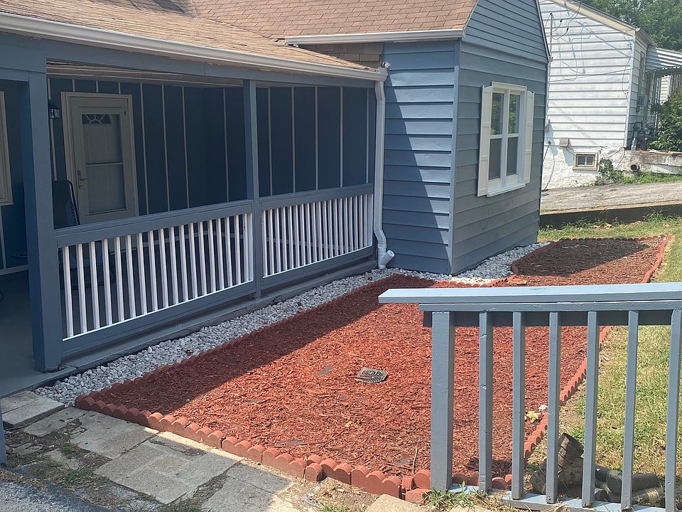 1st image of 460 Bluff Dr