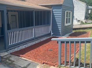 460 Bluff Dr, Saint Louis, MO 63137