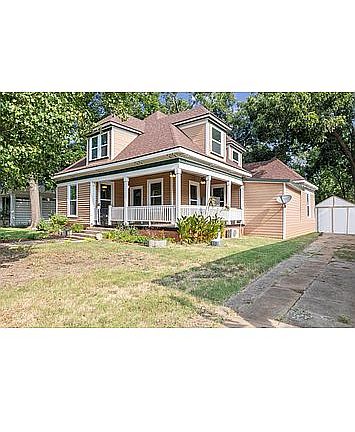 2nd image of 1123 W Gandy St