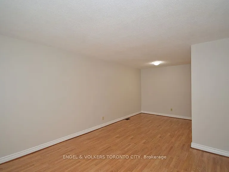 158 Cherrywood Dr #UPPER — Photo 13