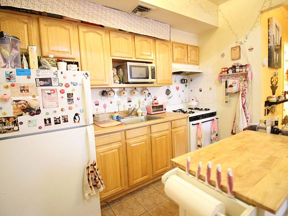 3rd image of 186 Meserole St APT 5