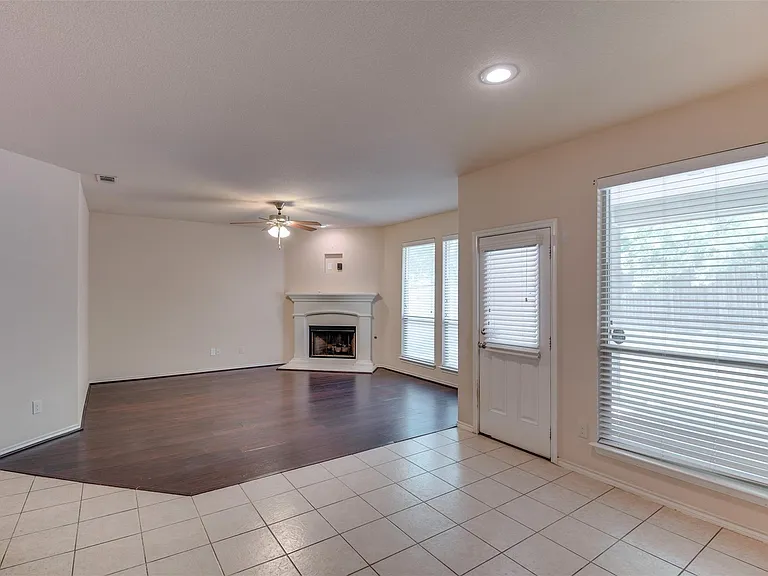 6677 Friendsway Dr — Photo 8