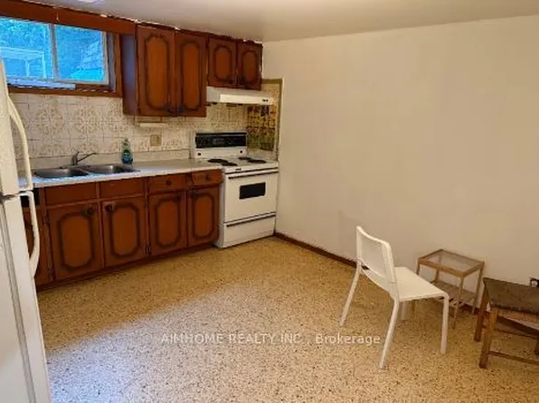 256 Patricia Ave, Toronto, ON M2M 1J8
