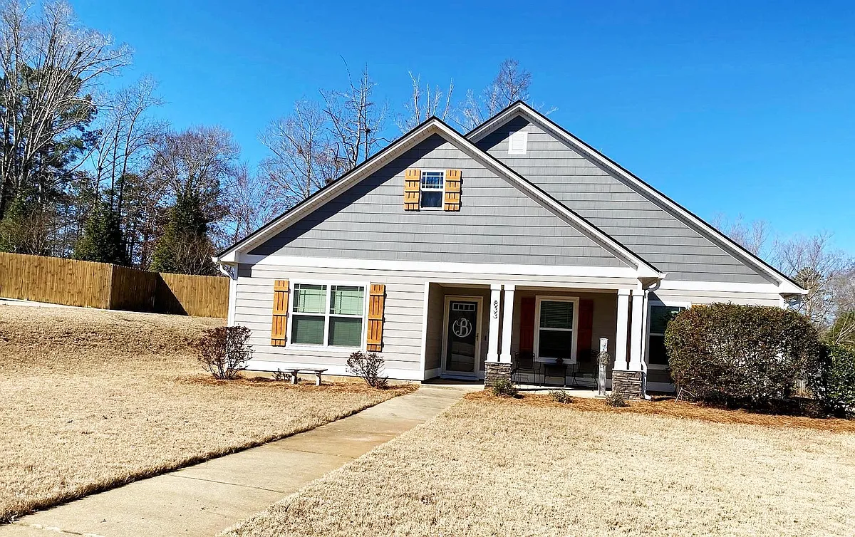 Building Photo - 833 Cotswold Way