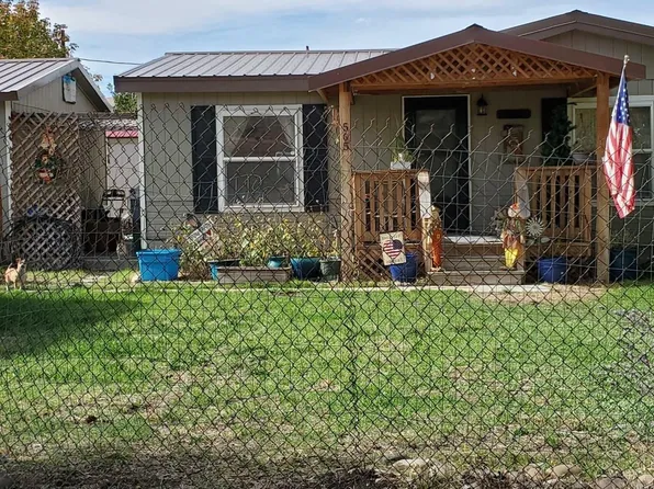 305 5th St E, Huntington, OR 97907