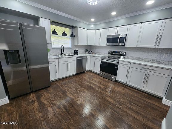 5th image of 7304 Hardy Ln