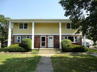 6089 Strauss Rd, Lockport, NY 14094