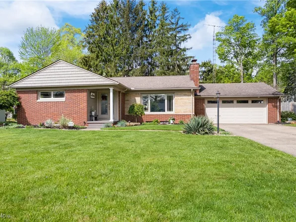 2625 Belleflower Dr, Alliance, OH 44601
