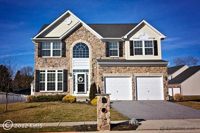 1st image of 210 Oak Valley Dr