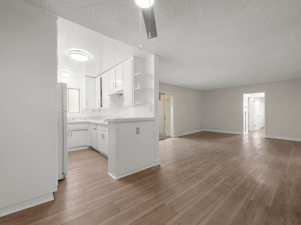 1st image of 1477 1/2 S Canfield Ave #205