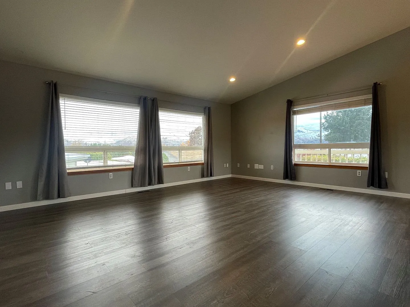3 bed, 1.5 bath, 1400 sqft, $1,995 — Photo 3