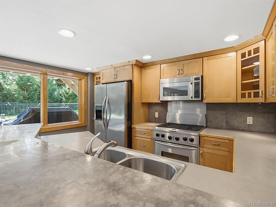 4430 Queens Way, photo 28