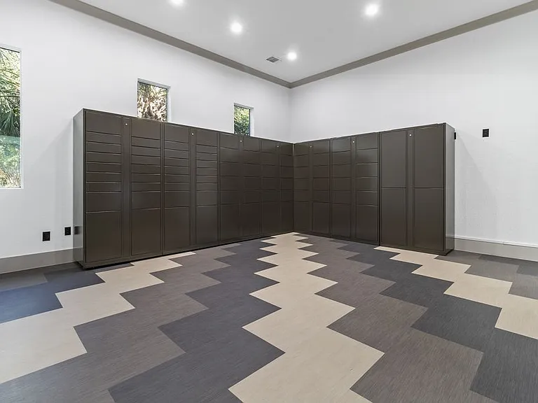 Oakville Apartments — Photo 9
