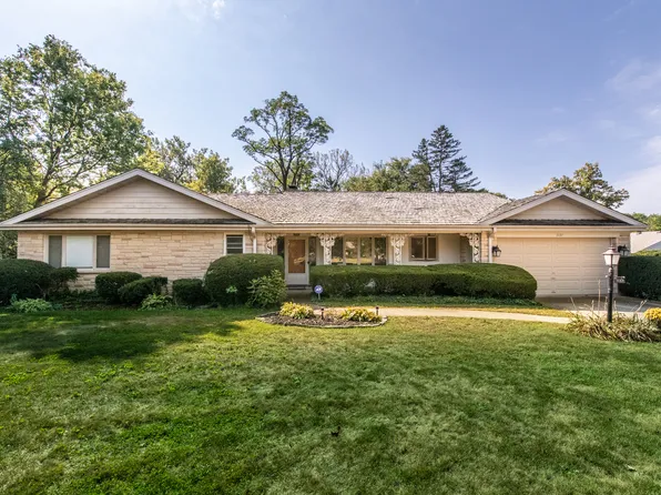 1137 Inverlieth Rd, Lake Forest, IL 60045