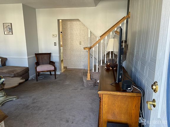 3rd image of 24 Hillsdale Rd