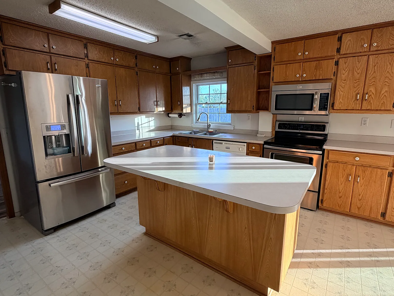 3 bed, 1.5 bath, 1866 sqft, $1,450 — Photo 3