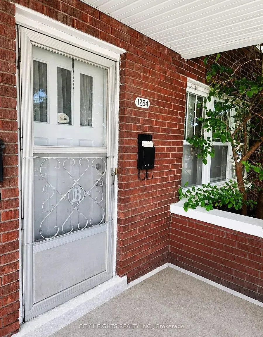 3 bed, $1,550 — Photo 1