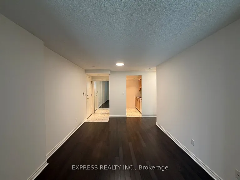 168 Simcoe St #901 — Photo 5