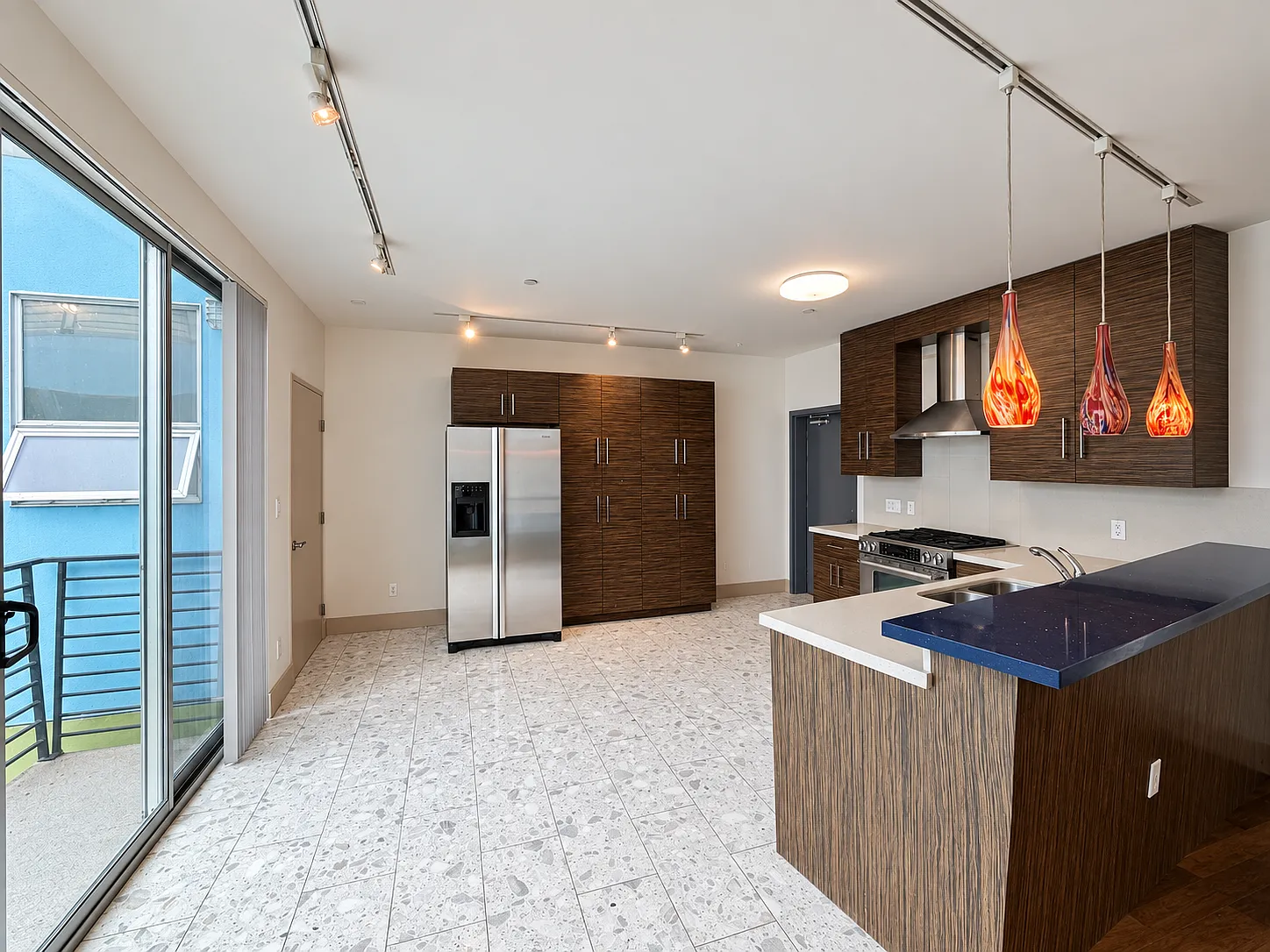 Top-Floor Pacific Heights 2BR/2BA with Skylights, In-Unit Laundry & Parking — Photo 4