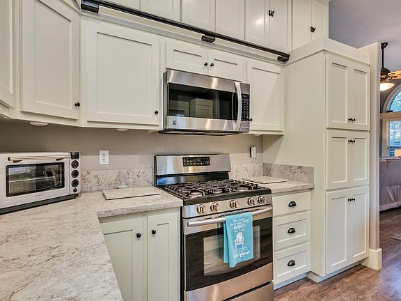3rd image of 4400 Oak Avenue