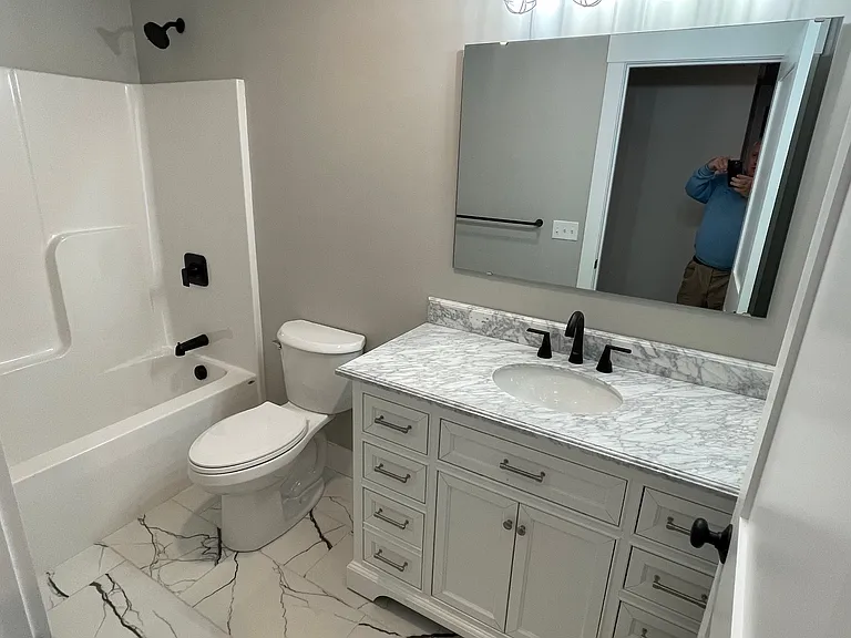 Full bath upstairs