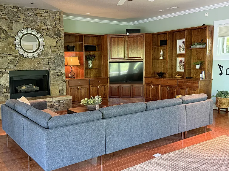 139 Summit Dr — Photo 3