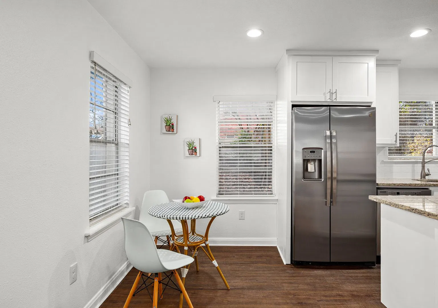 301 E 33rd Apartments — Photo 3