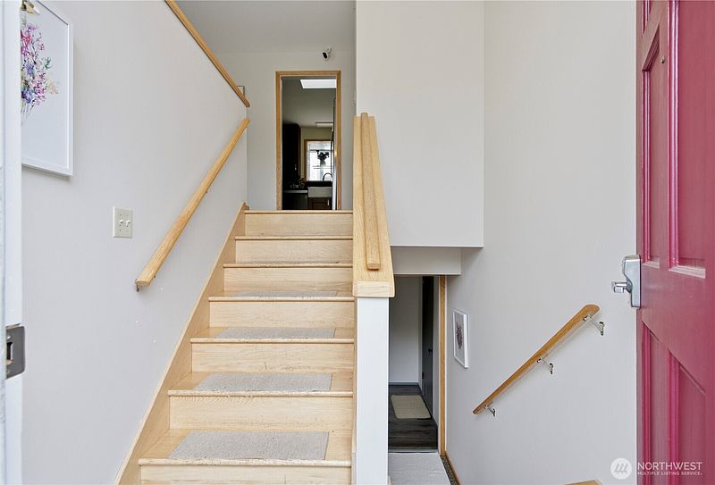 2nd image of 1727 Anacortes Avenue NE