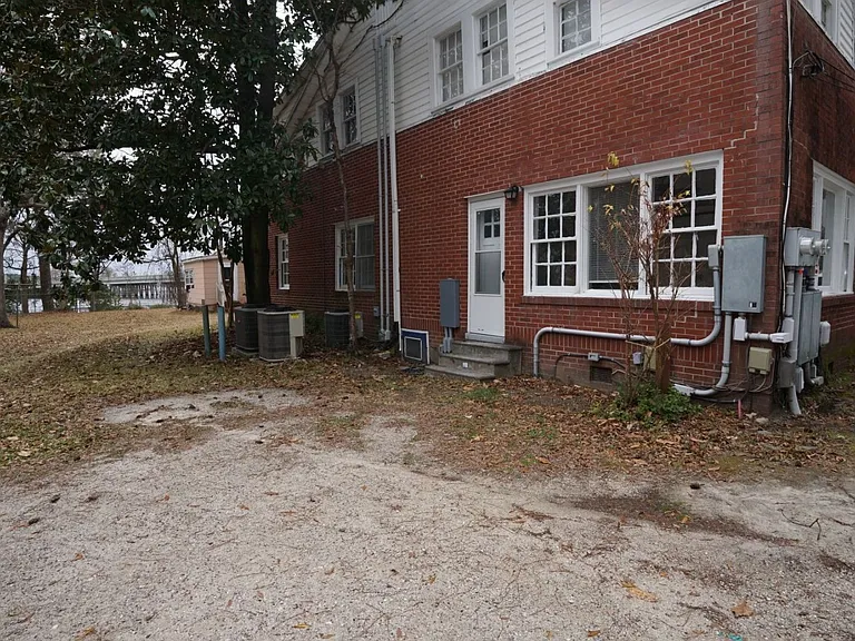 14 Tallman St — Photo 4