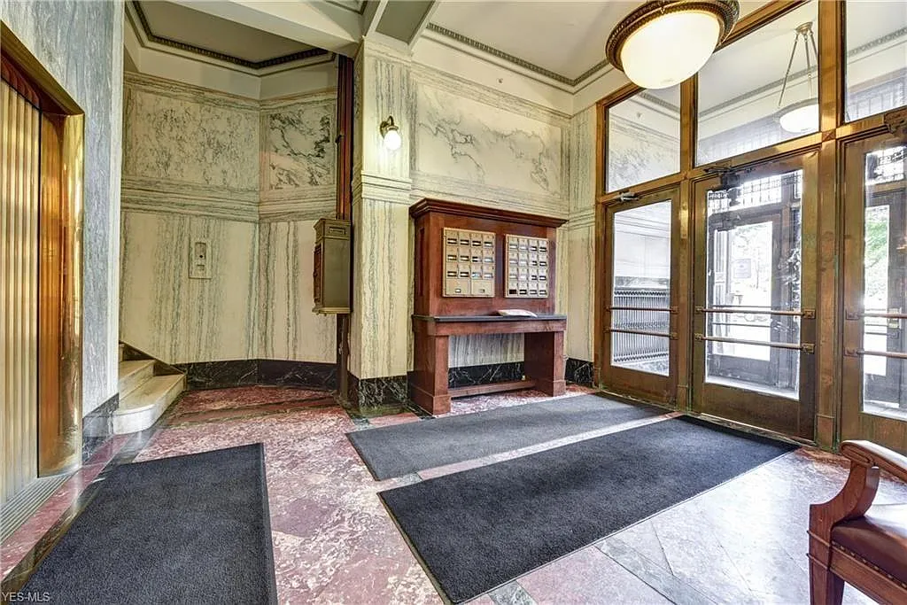 2 bed, 1128 sqft, $2,195 — Photo 3
