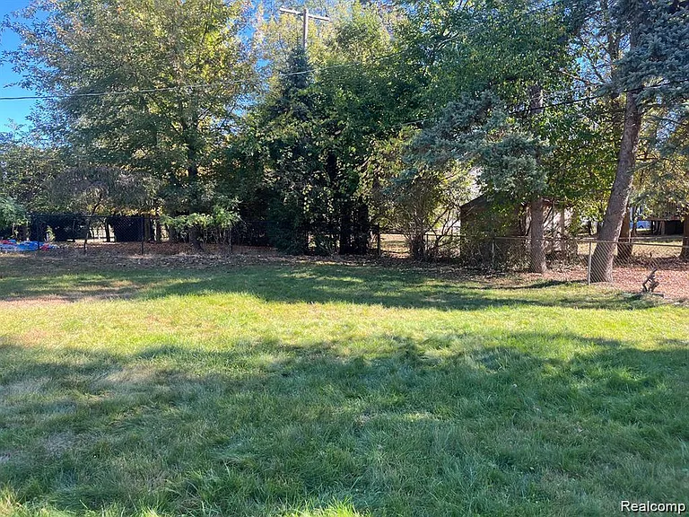 1253 Atkinson Ave — Photo 6