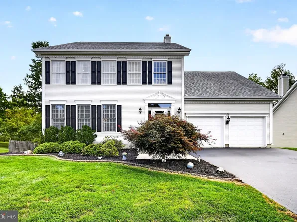 86 Chicory Ln, Pennington, NJ 08534