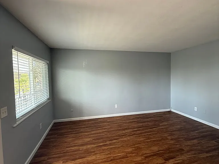 800 Emory St — Photo 7