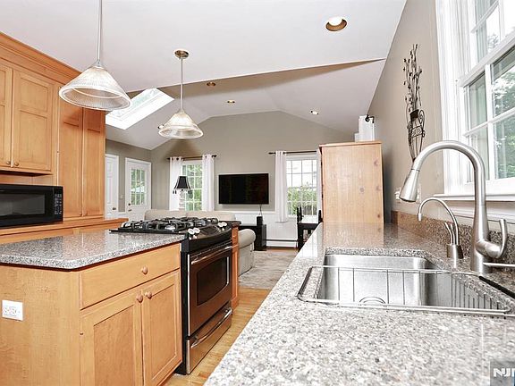 5th image of 496 Tilden Ave