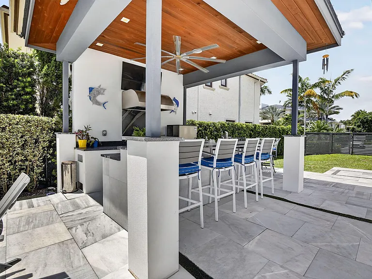 334 Isle Of Capri Dr — Photo 7