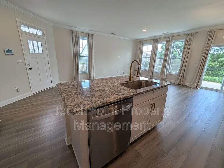 634 Cypress Glen Ln — Photo 4