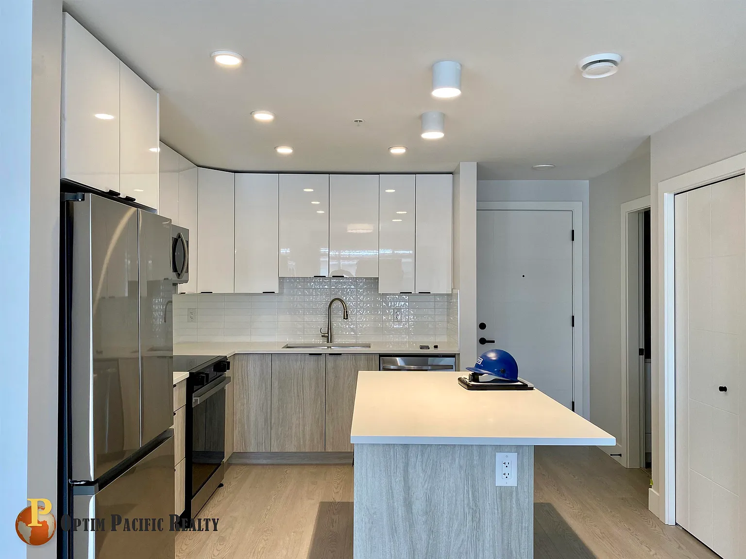 2 bed, 678 sqft, $1,950 — Photo 3