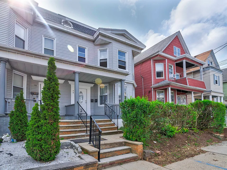 98 Trask Ave #2