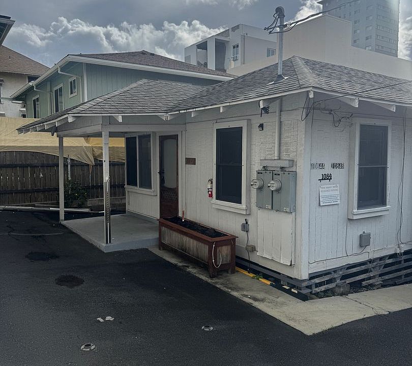 1st image of 1076-1084 Karratti Ln #1084A