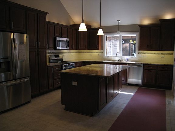 4th image of 8404 Mayfield Ave