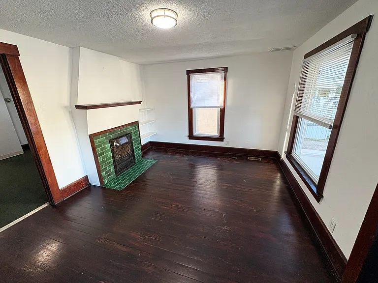 41 N Lancaster St — Photo 2